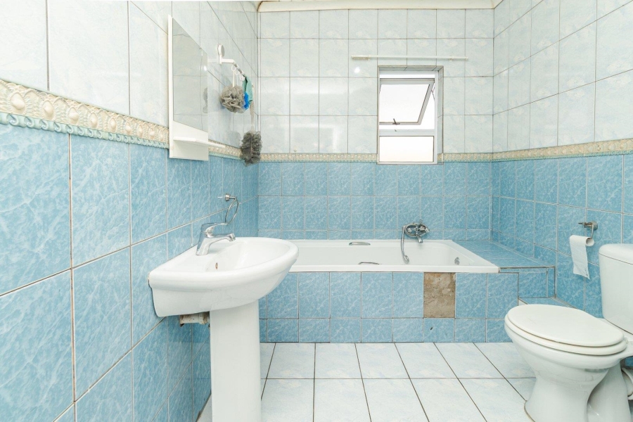 4 Bedroom Property for Sale in Devon Park Western Cape